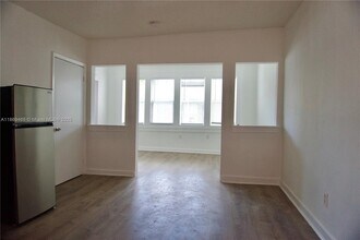 Building Photo - 501 SW 6th Ct