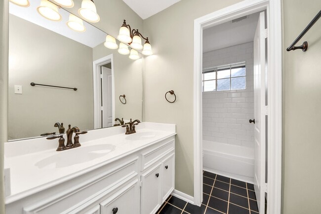 Building Photo - 2405 Guilbeau Ln