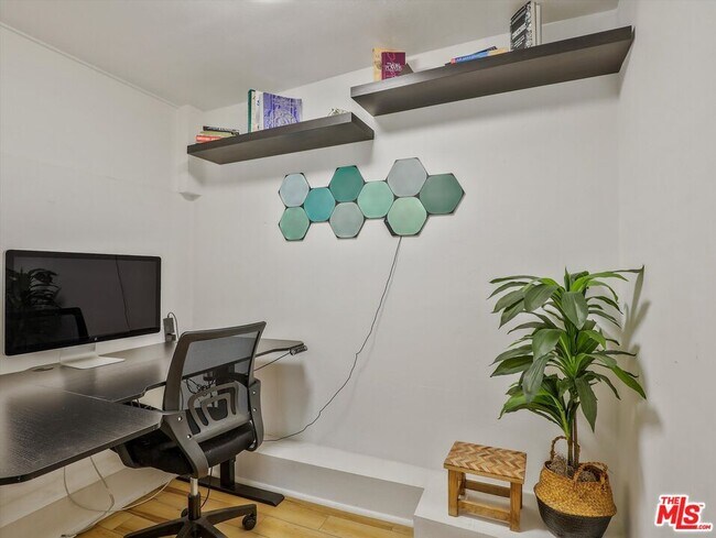 Building Photo - 6921 Pso Del Serra