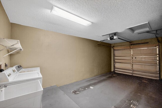 Building Photo - 17137 Waterbend Dr
