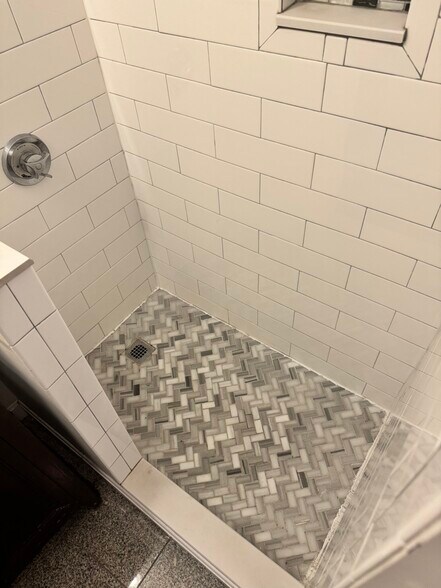 Building Photo - 70 Joy St