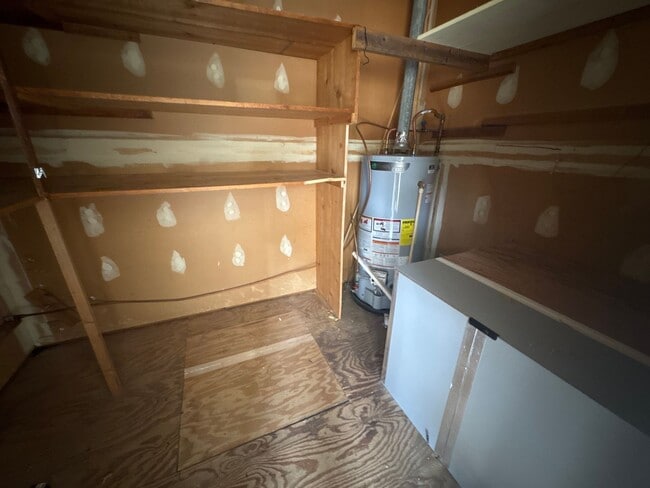 Building Photo - Spacious home with carport and garage!