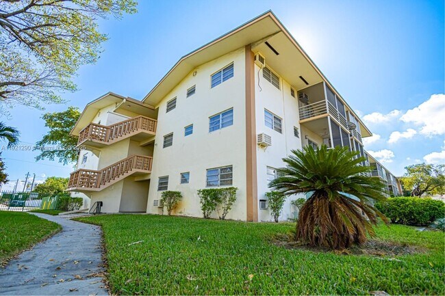 Building Photo - 16790 NE 14th Ave