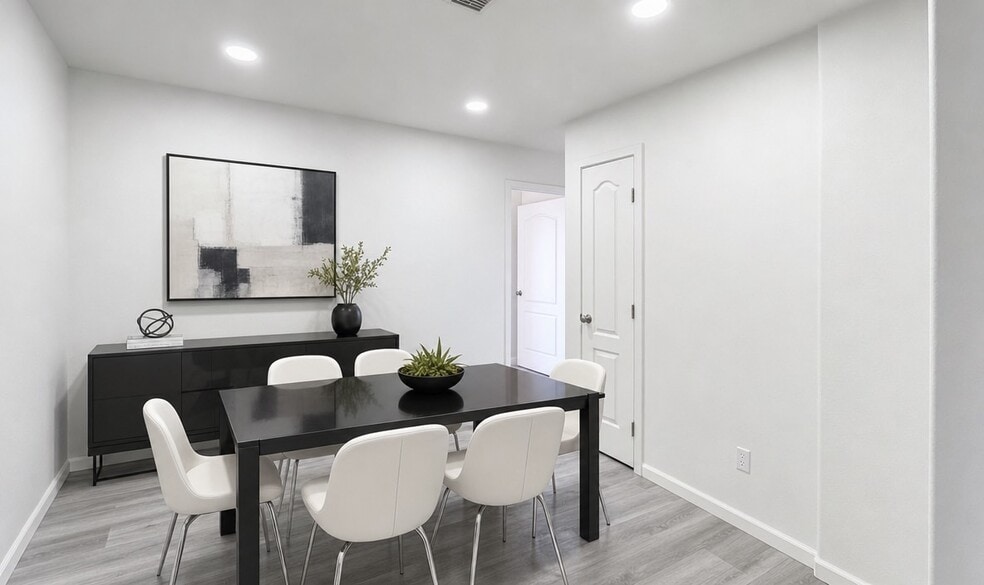 Dining - 701 Campbell St