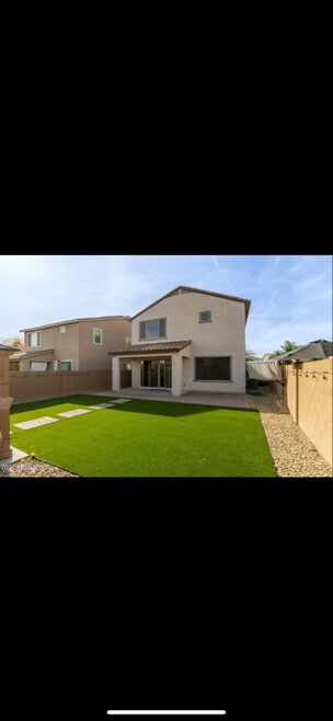 Building Photo - 1105 S 201st Dr