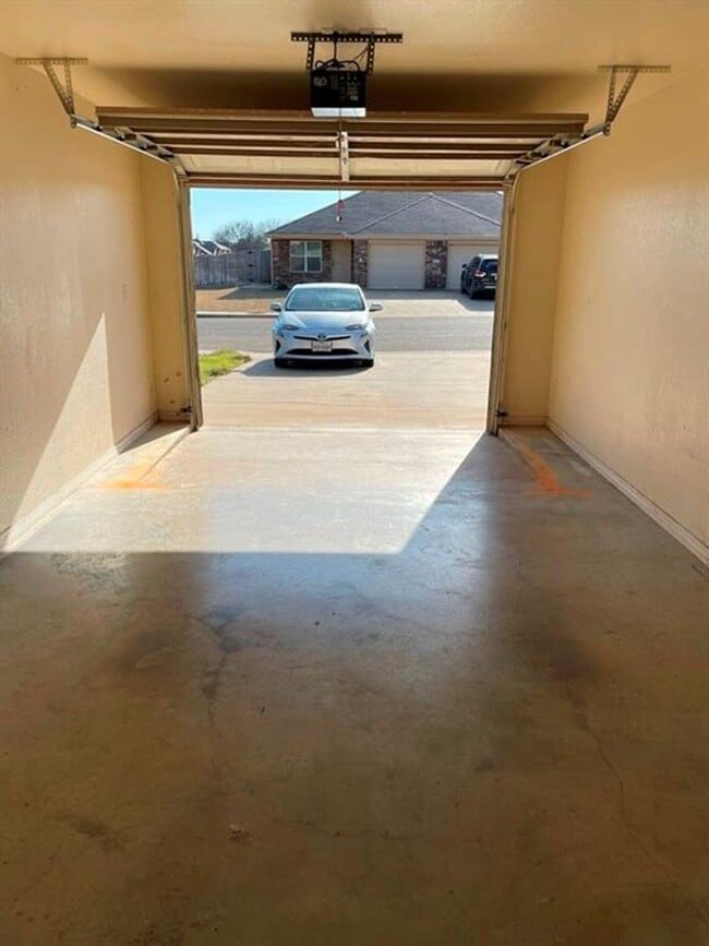 Building Photo - 504 Karey Dr