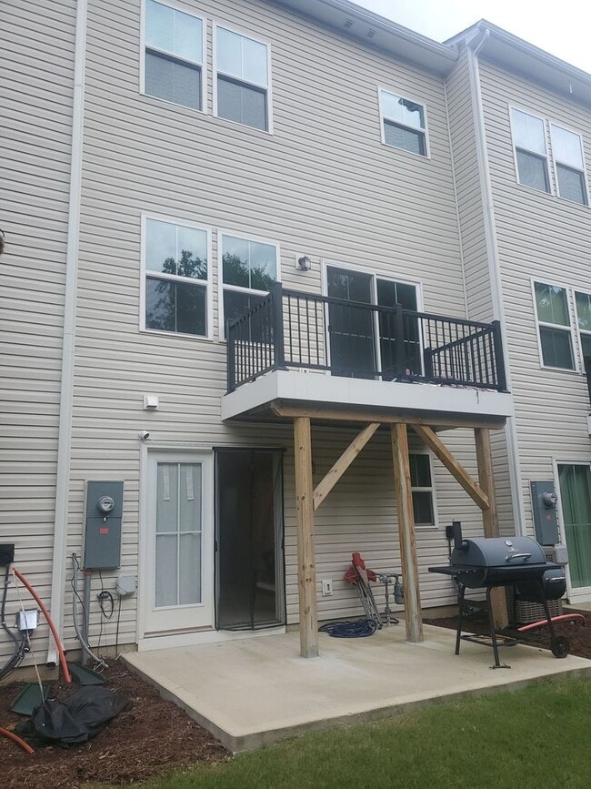 Building Photo - Coming Soon! 4 Bedroom Townhouse!