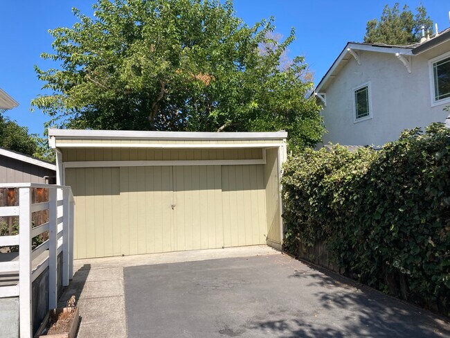 Building Photo - 1610 California St