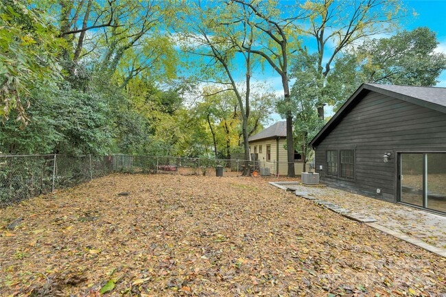 Building Photo - 1551 Merriman Ave