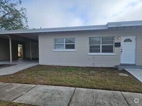 Building Photo - 2 Bedroom Unit in St Pete