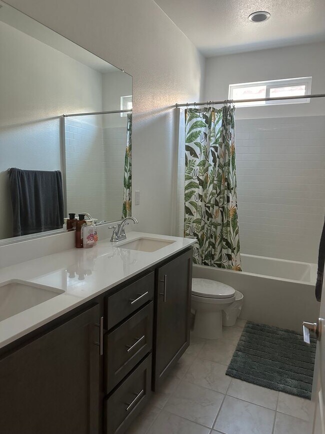 Building Photo - Townhome Perfection!