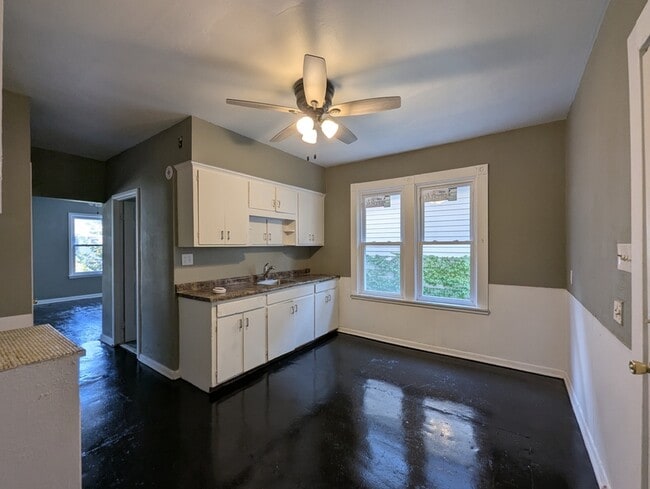 Building Photo - 2541 N 34th St