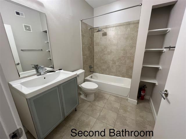 Building Photo - 4040 N Hall St