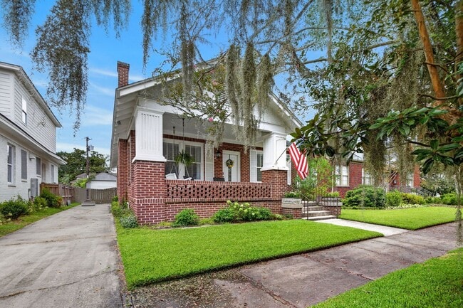 Building Photo - 305 E 54th St