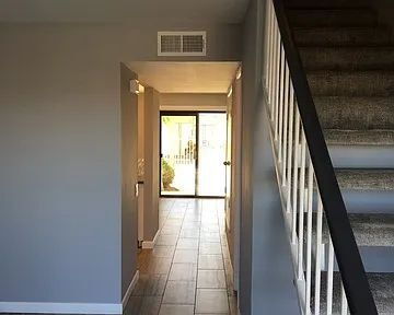 Building Photo - Beautifully Updated 2-Bedroom Townhome in Lakeview Villas!