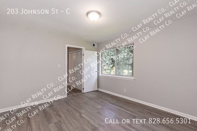 Building Photo - 203 Johnson St