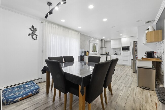 Building Photo - 52 Hillside Ave