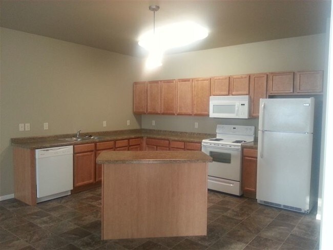 Building Photo - 3 br, 2 bath Apartment - WillowBrooke Lodge