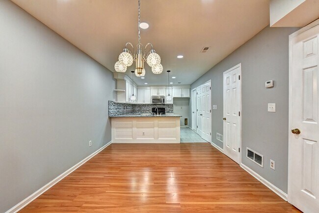 Building Photo - 1057 Mansfield Ct