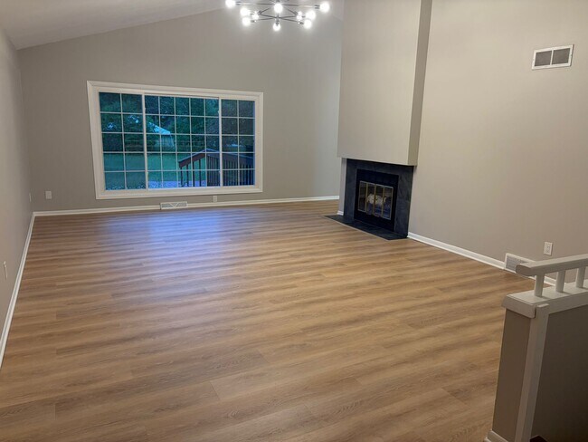 Building Photo - 11910 N Forest Dr