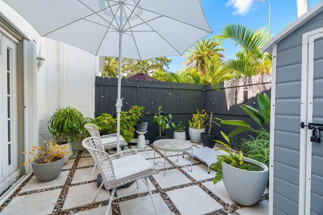 Building Photo - 1321 Bayview Dr