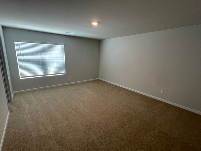 Building Photo - 344 Bonhill St