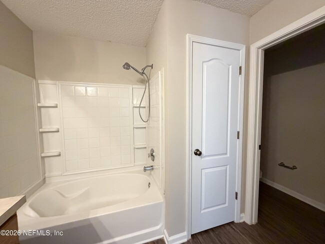 Building Photo - 6902 Southern Oaks Dr W