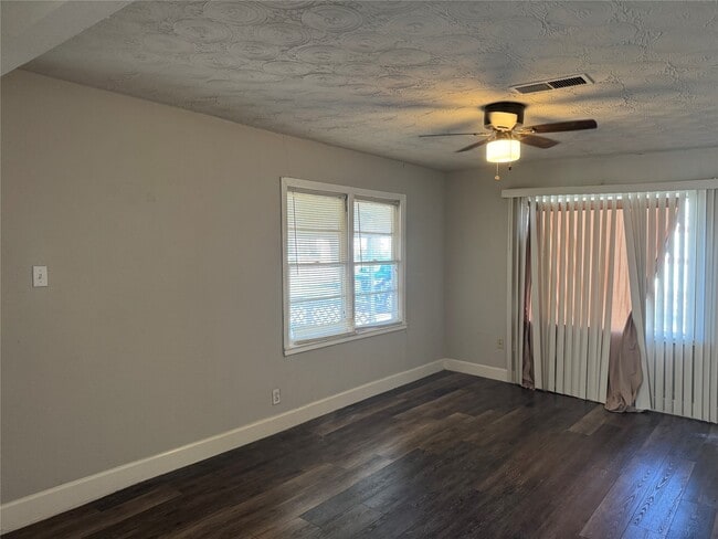 Building Photo - 4511 S Main St