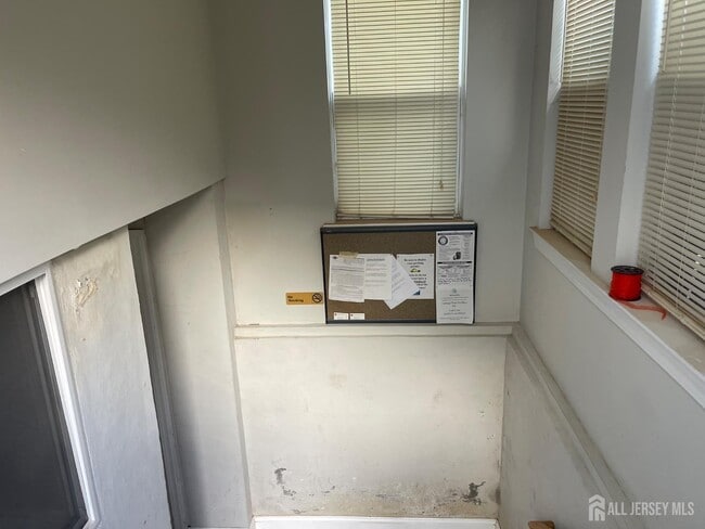 Building Photo - 161 George St