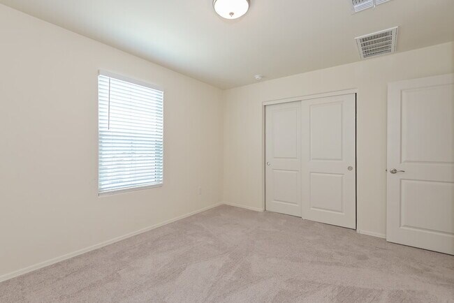 Building Photo - 11219 S Weismann Dr