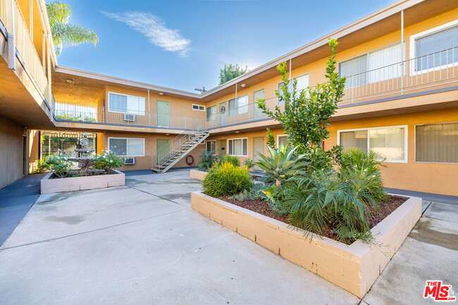 Building Photo - 5541 Newcastle Ave