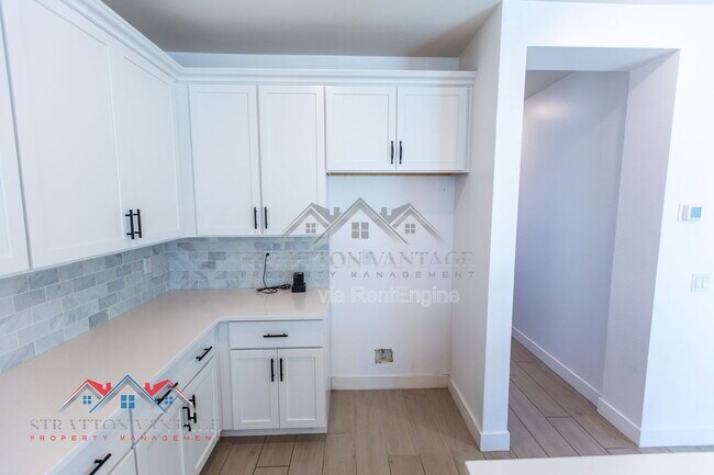 Building Photo - 15075 W McKinley St