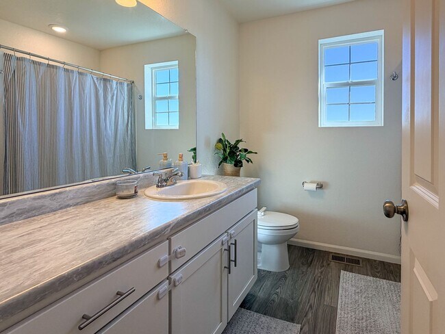 Building Photo - Beautiful Single Family Home | Aurora
