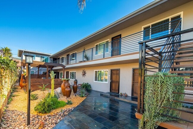 Building Photo - Gorgeous property! Cute Units!