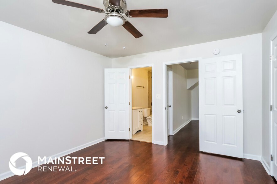 Building Photo - 6923 Parkbrook Ln