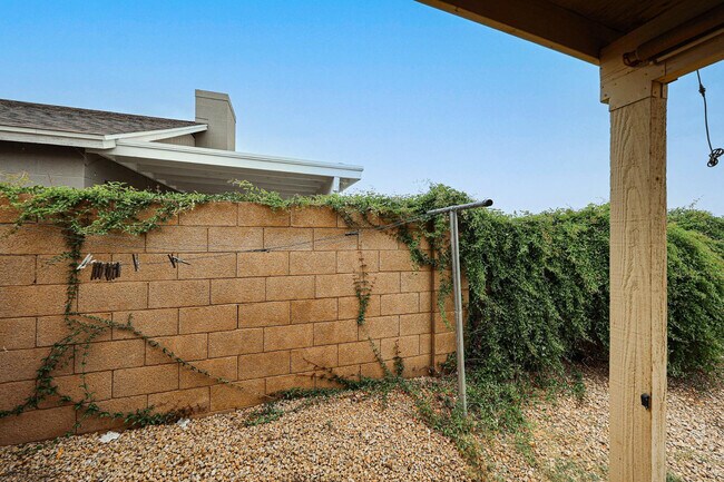 Building Photo - 10935 W Ruth Ave