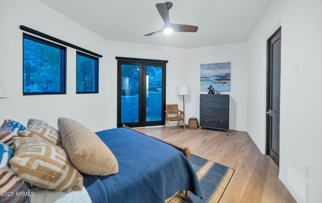 Building Photo - 5810 E Cholla Ln