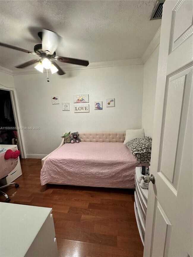 Building Photo - 5010 E 1st Ave