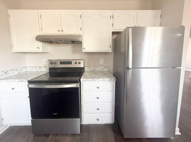 Building Photo - 480 W 4th St