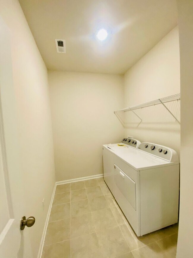 Building Photo - 3BR/2.5BA Townhouse in Matthews.