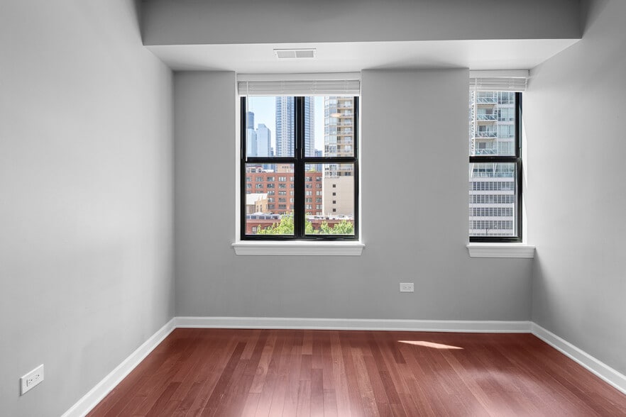 Building Photo - 451 W Huron St