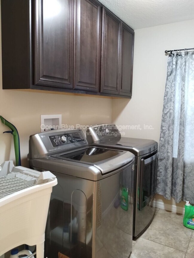 Building Photo - 27217 Breakers Dr