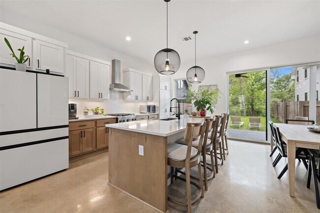 Building Photo - 5701 Tura Ln
