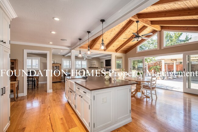 Building Photo - Gorgeous Ranch Style 4BD/2.5BA!  Outdoor Kitchen!  Hot Tub!  FOUNDATION
