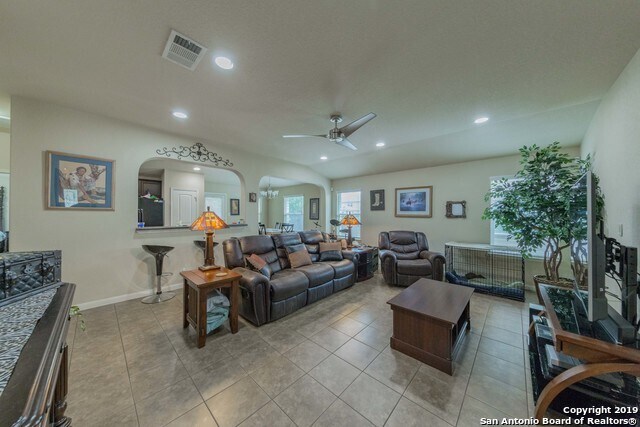 Building Photo - 751 Guna Dr