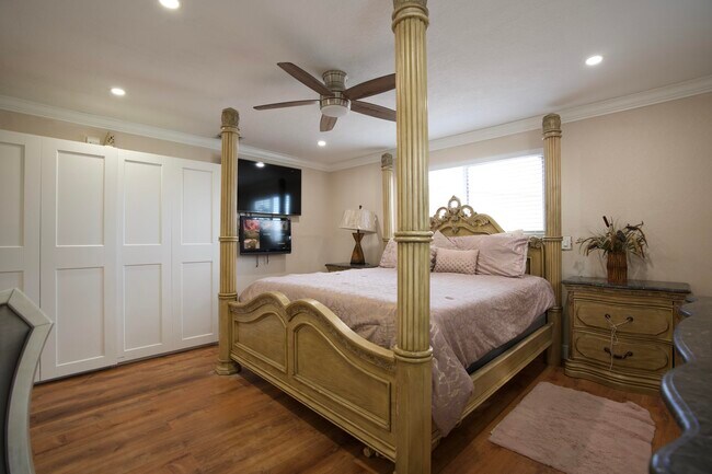 Building Photo - 2836 SW 4th Ct