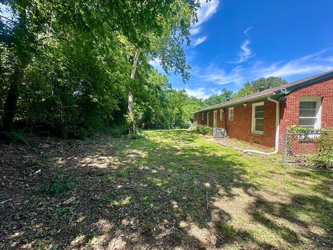 Building Photo - Updated 3-Bedroom Home Near TJC & Medical District!