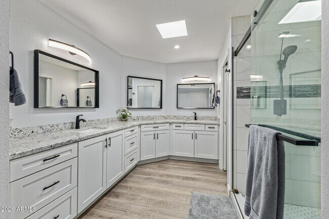 Building Photo - 26241 S Lakemont Dr