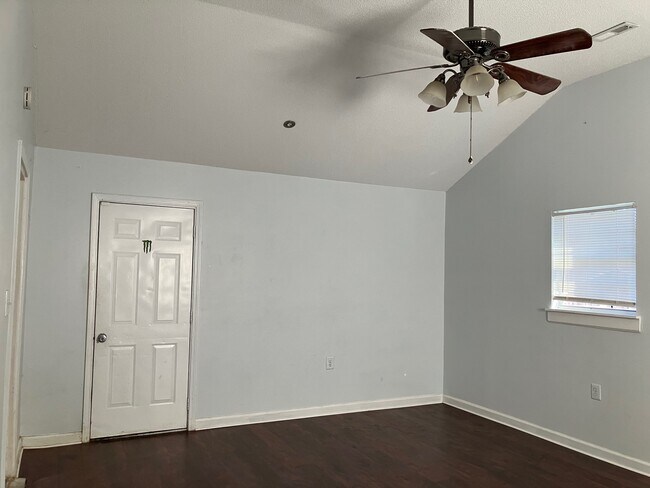 Building Photo - 7054 Foxhall Dr