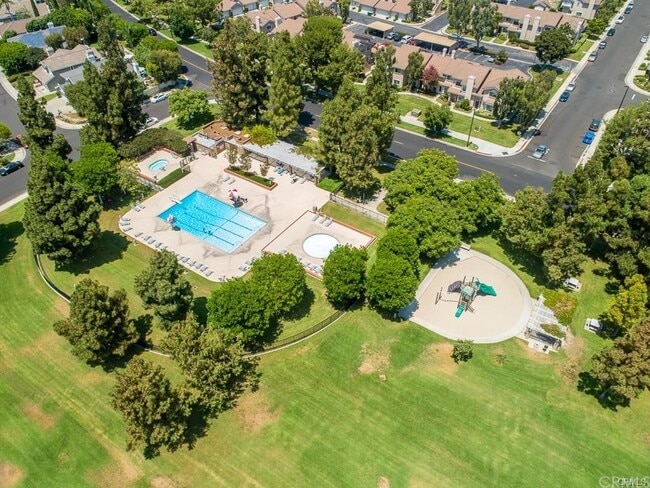 Building Photo - 543 Springbrook N